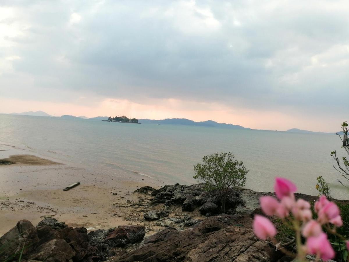 Jansom Beach Resort Ranong Exterior foto
